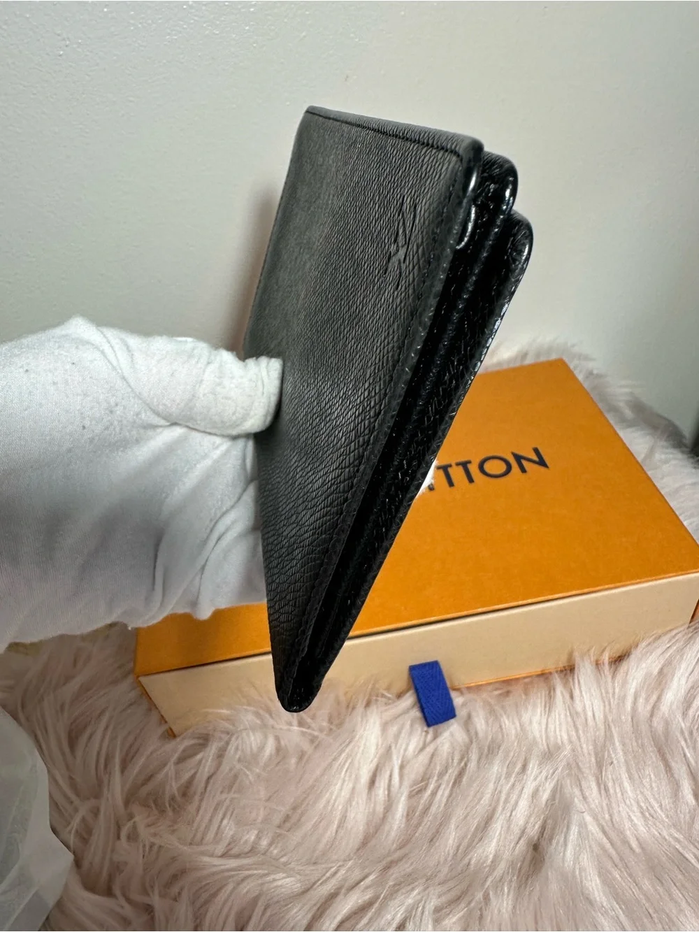 Louis Vuitton bifold wallet in Taiga Leather